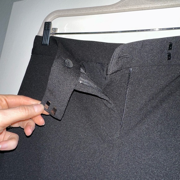 DKNY Slim Leg Black Ankle Pants - Picture 4 of 5